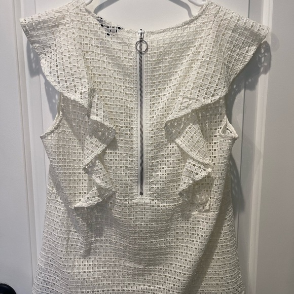 Joe’s Collection Cream Ruffled Sleeveless Blouse.     0012 - Picture 2 of 4